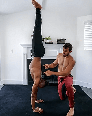 Andrew Sealy – Bodyalchemy: 30 Days To Handstand