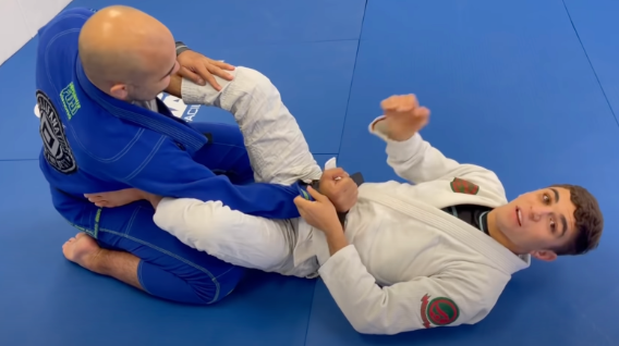 Mikey Musumeci – The Collar and Sleeve System Part 1- Outside Control On The Knees